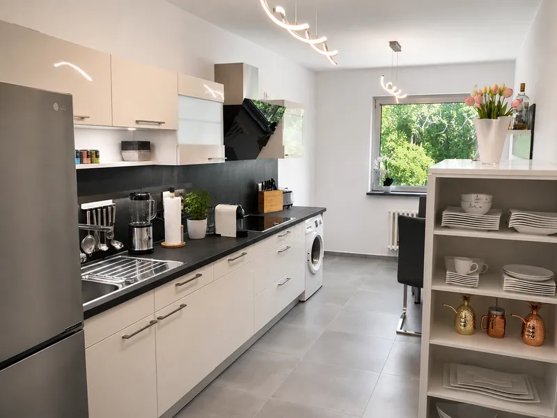 WBS notwendig! / 3 Zimmer - Sanierte, ruhig gelegene Wohnung mit Balkon und hochwertiger Ausstattung — photo 1